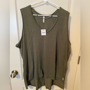 NWT FREE PEOPLE FP Movement Green Pullover Size XS (Belive this is oversize)